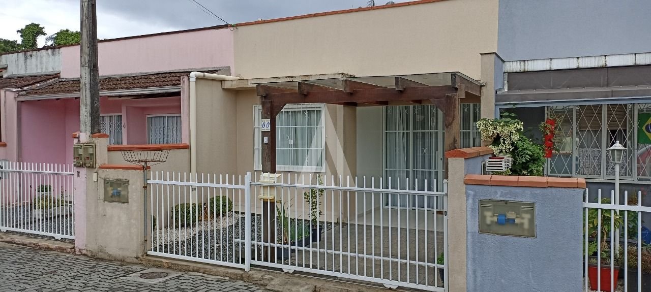 Casa geminado à venda  no Guanabara - Joinville, SC. Imóveis