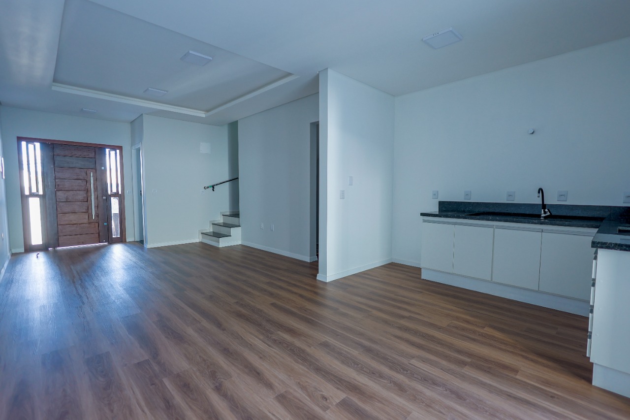 Sobrado Geminado com 1 suíte(s) mais 2 quarto(s) à venda no bairro Bom Retiro em Joinville por R$ 799.000,00. — foto 7