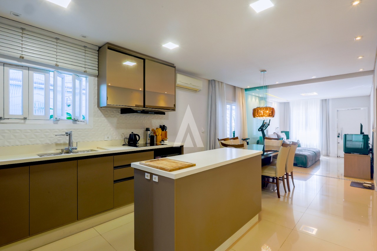 Casa residencial com 1 suíte mais 2 quartos à venda no bairro Bucarein em Joinville - SC de R$ 750.000,00 por R$690.000,00. - foto 1