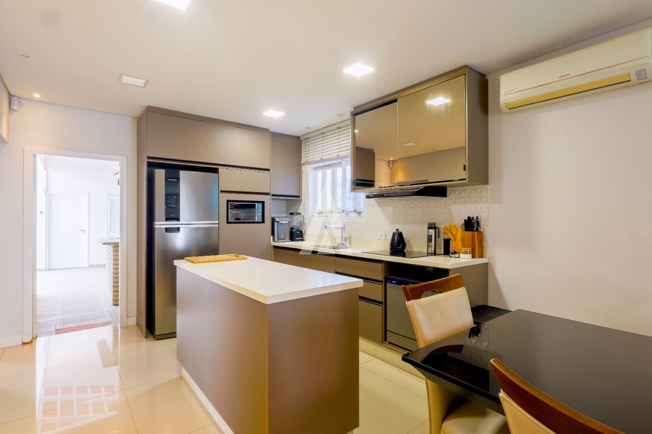 Casa residencial com 1 suíte mais 2 quartos à venda no bairro Bucarein em Joinville - SC de R$ 750.000,00 por R$690.000,00. — foto 2