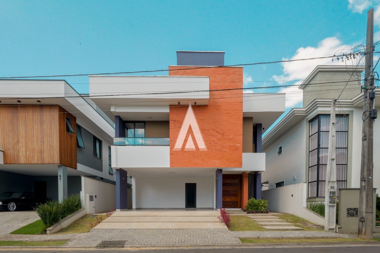 Sobrado em condomínio fechado com 3 suítes à venda no bairro Vila Nova em Joinville-SC por R$1.900.000,00. - foto 1