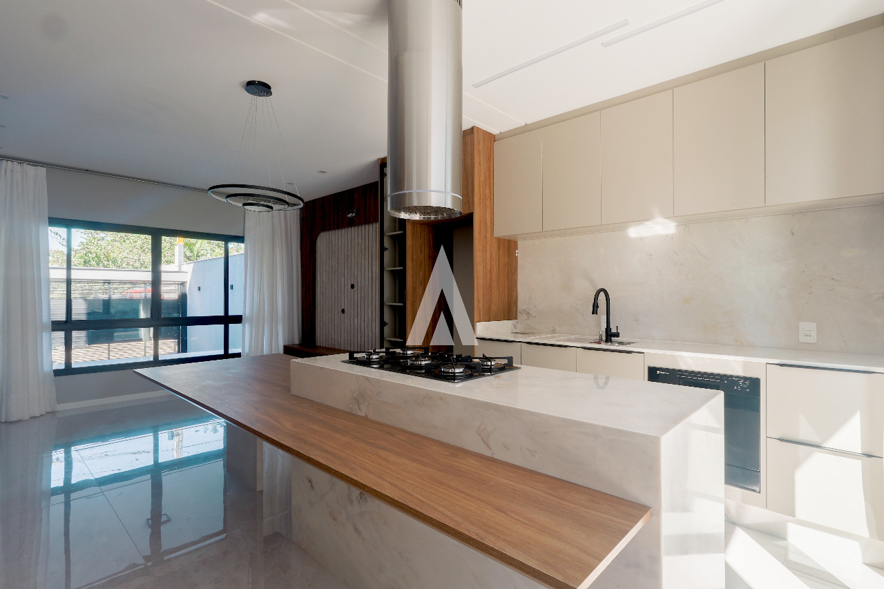 Casa com 3 suítes à venda no bairro Glória em Joinville-SC por R$1.490.000,00. — foto 5