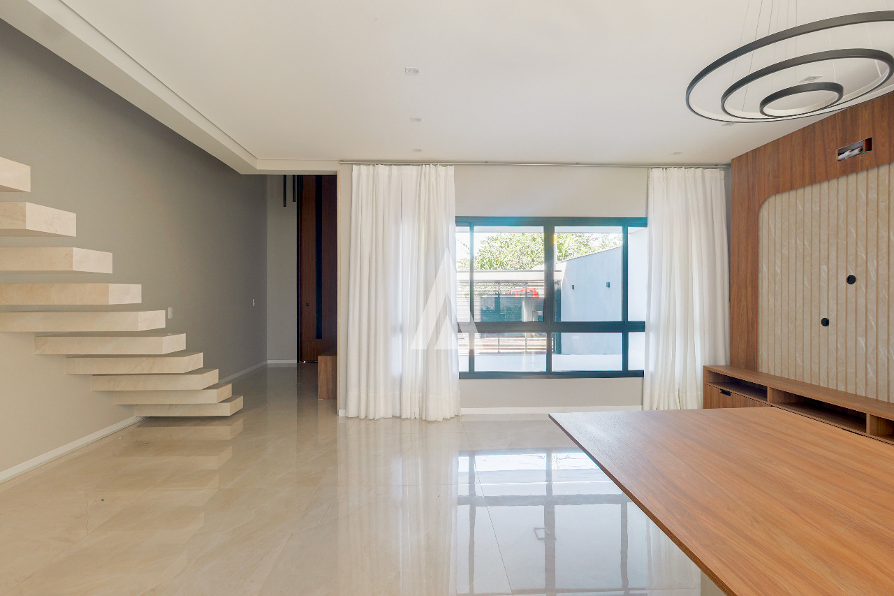 Casa com 3 suítes à venda no bairro Glória em Joinville-SC por R$1.490.000,00. — foto 2