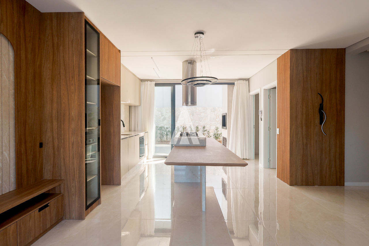 Casa com 3 suítes à venda no bairro Glória em Joinville-SC por R$1.490.000,00. — foto 3