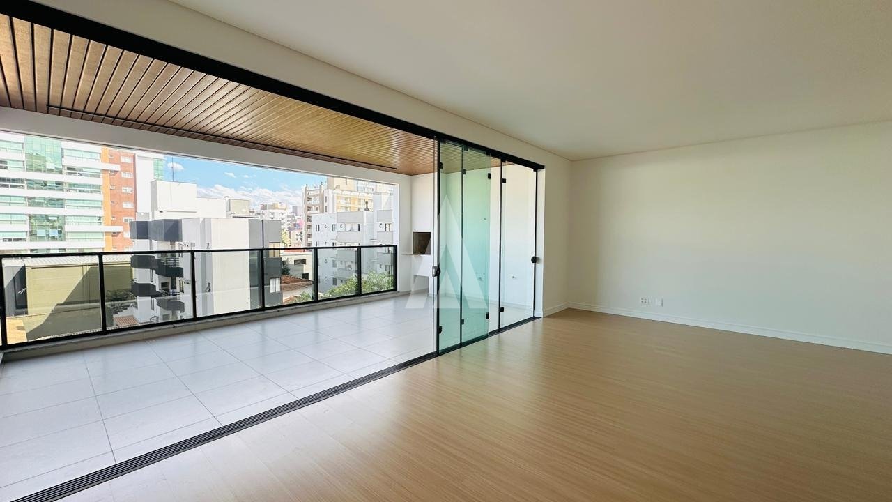 Apartamento com 3 suítes à venda no bairro Santo Antônio em Joinville-SC por R$2.100.000,00. — foto 4