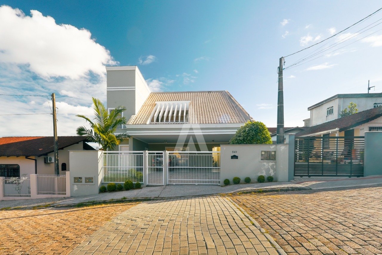 Sobrado à venda no bairro Boa Vista, em Joinville-SC, por R$ 2.300.000,00. - foto 1