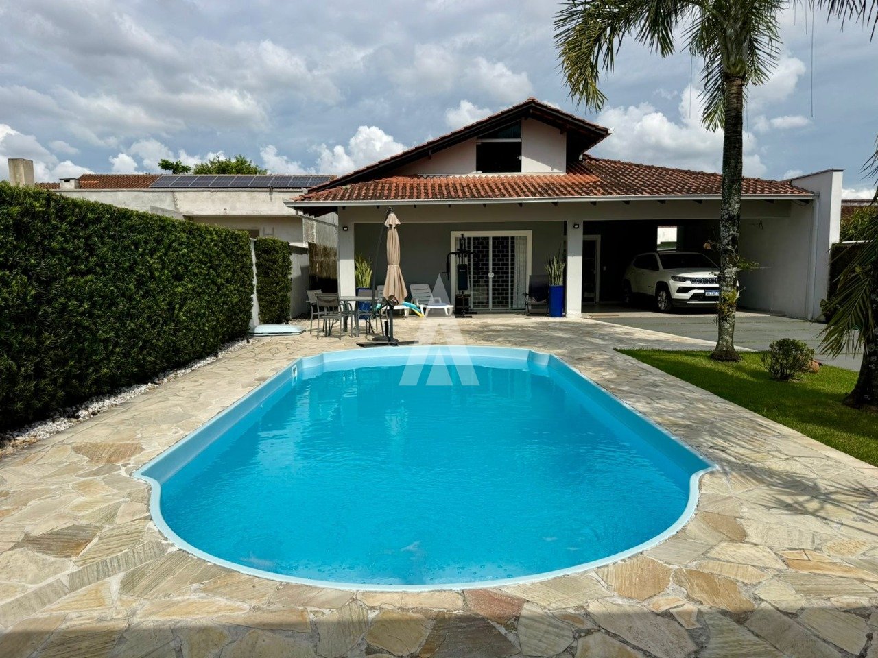 Casa com 1 suíte e 3 quartos à venda no bairro Itaum em Joinville-SC por R$1.600.000,00. - Averbada - foto 1