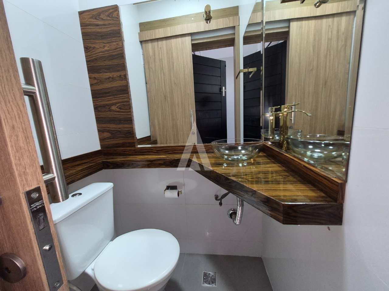 Sobrado geminado com 1 suíte e 2 quartos à venda no bairro Glória em Joinville-SC por R$820.000,00. — foto 4
