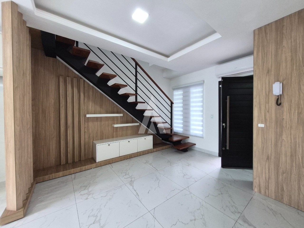 Sobrado geminado com 1 suíte e 2 quartos à venda no bairro Glória em Joinville-SC por R$820.000,00. — foto 3