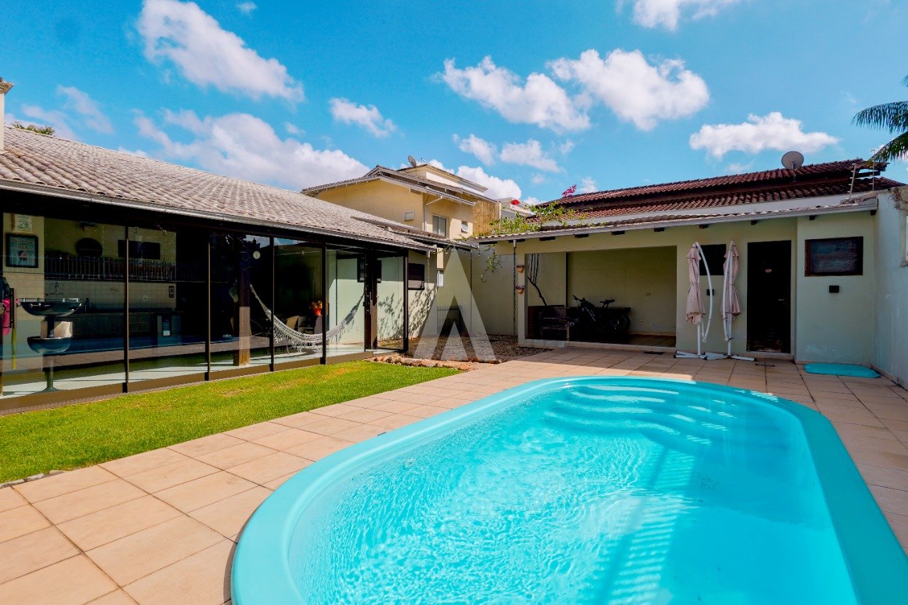 Casa com 1 suíte e 2 quartos à venda no bairro Santo Antônio em Joinville-SC por R$1.800.000,00. — foto 4