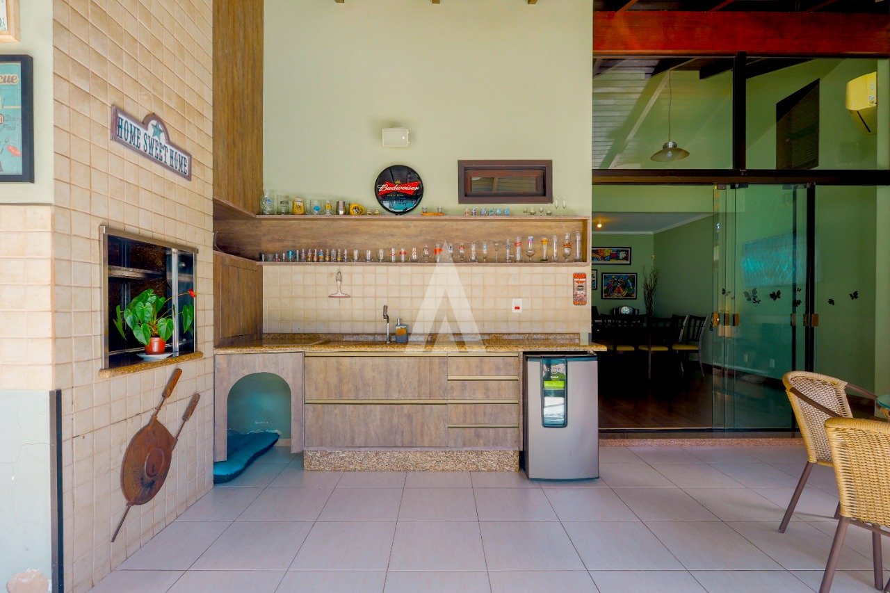 Casa com 1 suíte e 2 quartos à venda no bairro Santo Antônio em Joinville-SC por R$1.800.000,00. — foto 7