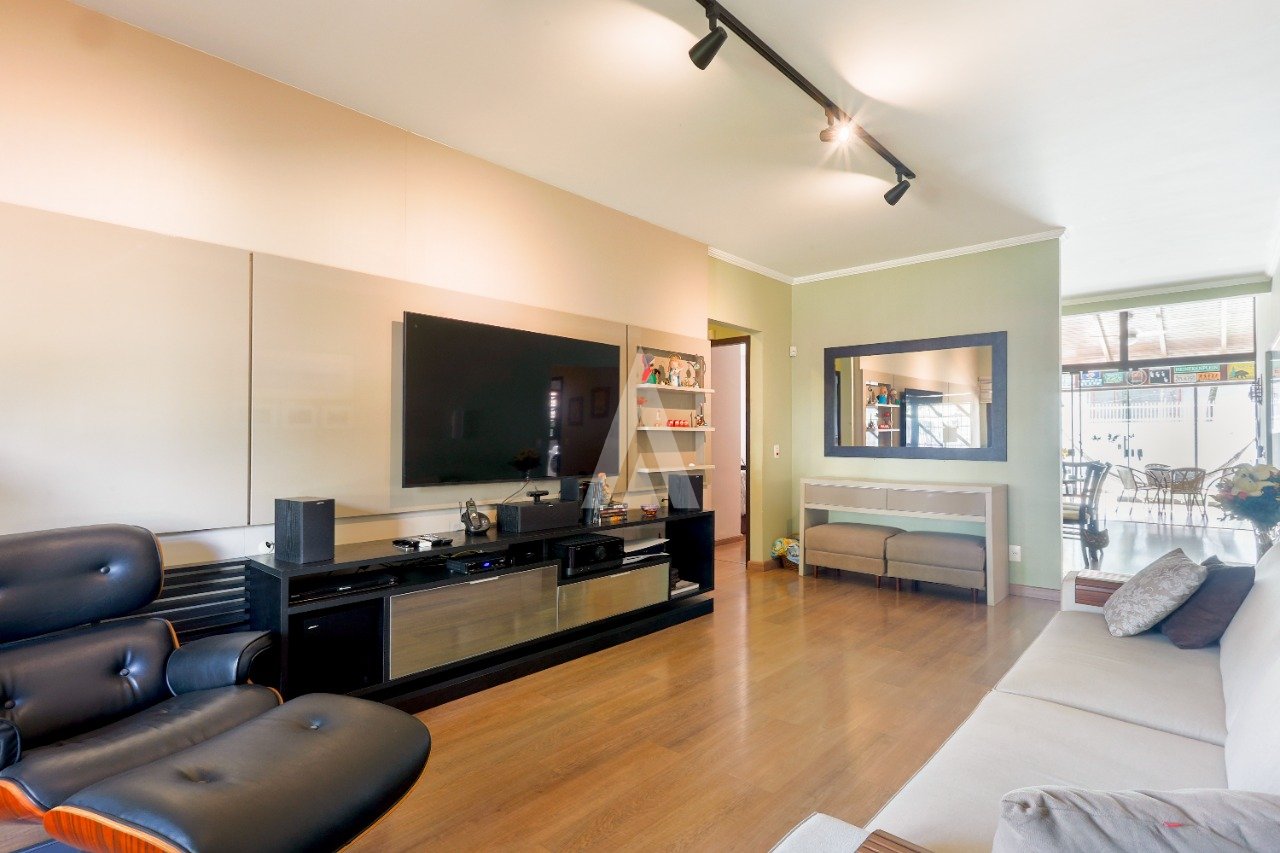 Casa com 1 suíte e 2 quartos à venda no bairro Santo Antônio em Joinville-SC por R$1.800.000,00. - foto 1