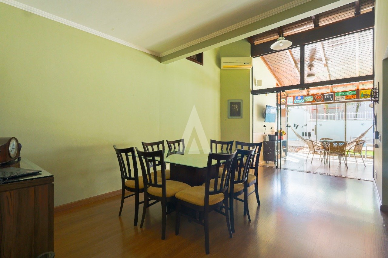 Casa com 1 suíte e 2 quartos à venda no bairro Santo Antônio em Joinville-SC por R$1.800.000,00. — foto 2