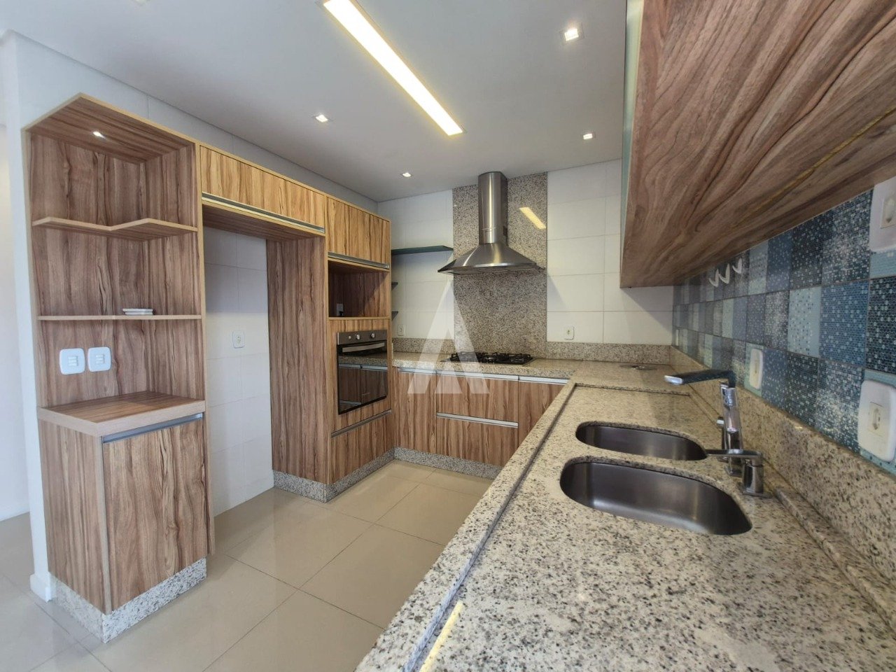 Sobrado geminado com 1 suíte e 2 quartos à venda no bairro Bom Retiro em Joinville-SC por R$850.000,00. — foto 6