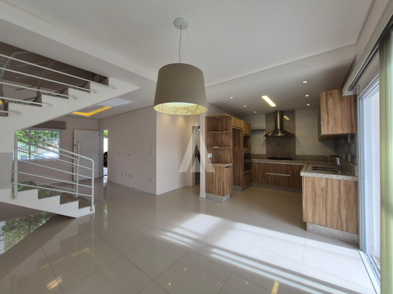 Sobrado geminado com 1 suíte e 2 quartos à venda no bairro Bom Retiro em Joinville-SC por R$850.000,00. — foto 4