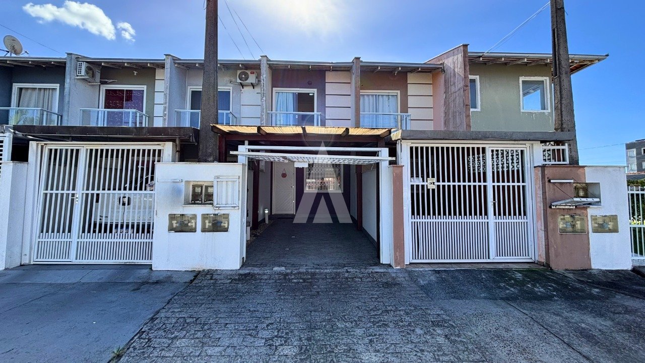 Sobrado Geminado com 2 quarto(s) à venda no bairro Jardim Iririú em Joinville, por R$ 373.000.00. - foto 1