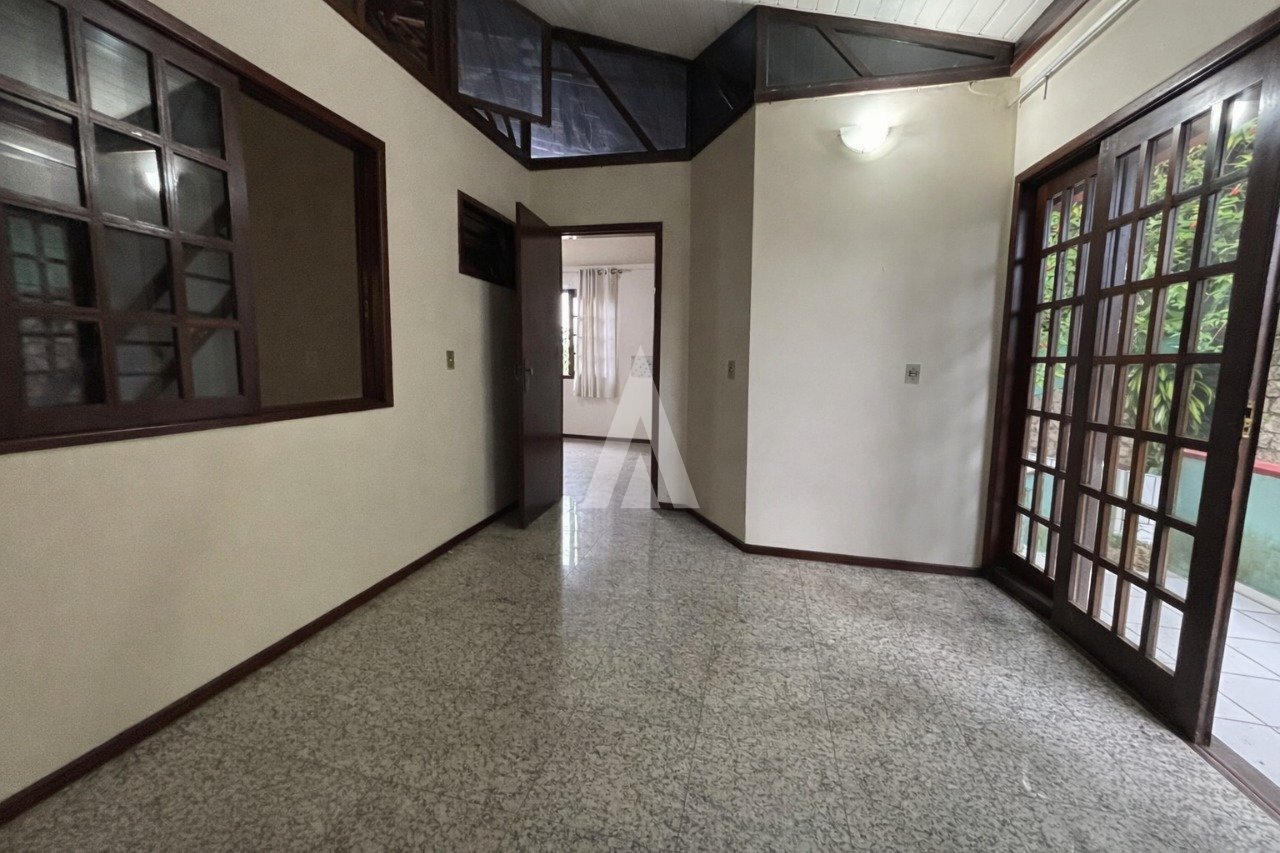 Sobrado com 1 suíte e 3 quartos à venda no bairro Floresta em Joinville -SC por R$ 599.000,00 - Averbado — foto 2