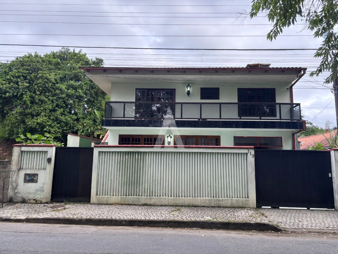 Sobrado com 1 suíte e 3 quartos à venda no bairro Floresta em Joinville -SC por R$ 599.000,00 - Averbado - foto 1