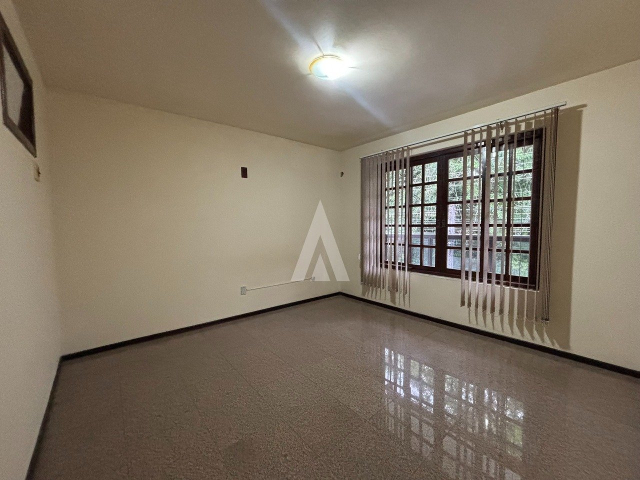 Sobrado com 1 suíte e 3 quartos à venda no bairro Floresta em Joinville -SC por R$ 599.000,00 - Averbado — foto 6