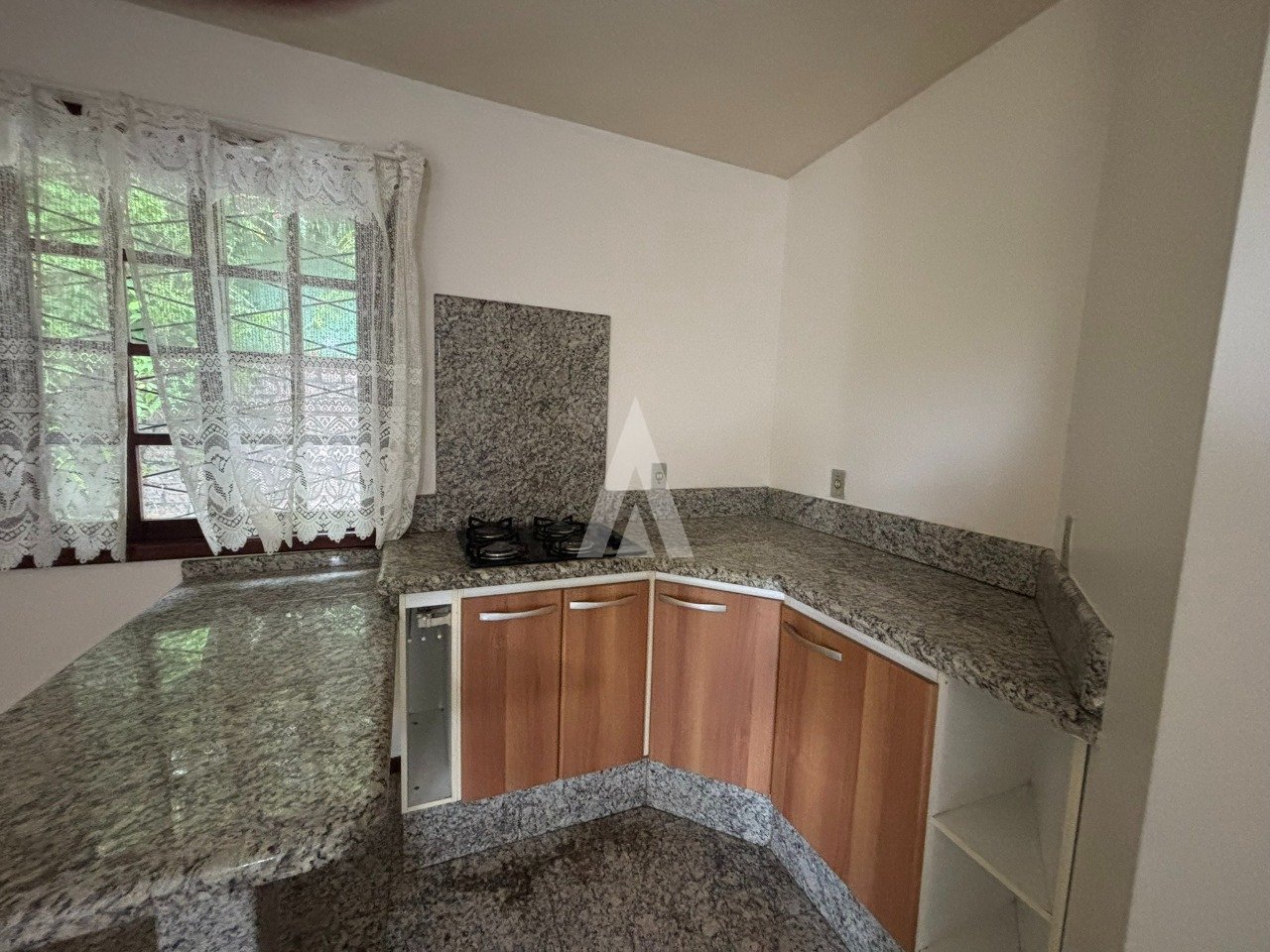 Sobrado com 1 suíte e 3 quartos à venda no bairro Floresta em Joinville -SC por R$ 599.000,00 - Averbado — foto 4