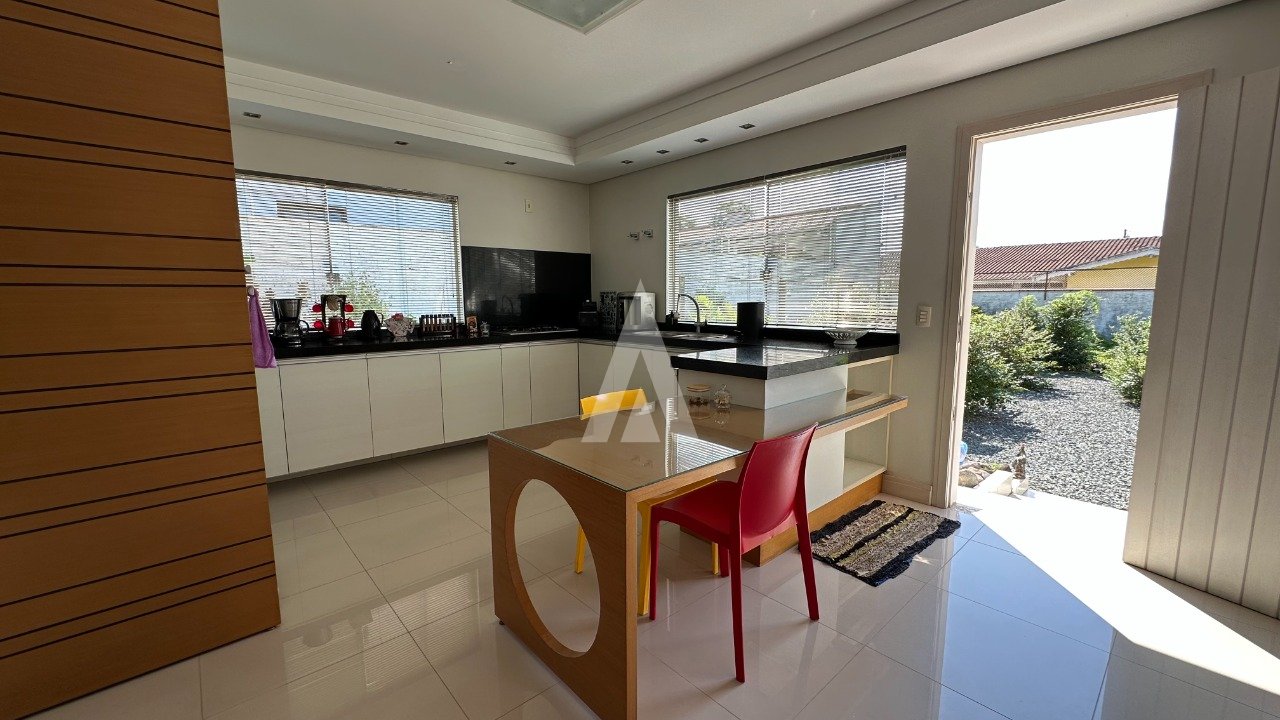 Casa com 1 suíte e mais 2 quartos à venda no bairro América em Joinville-SC, por R$ 1.900.000,00. — foto 5
