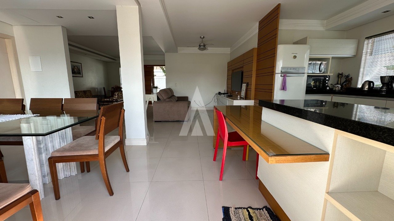 Casa com 1 suíte e mais 2 quartos à venda no bairro América em Joinville-SC, por R$ 1.900.000,00. — foto 7