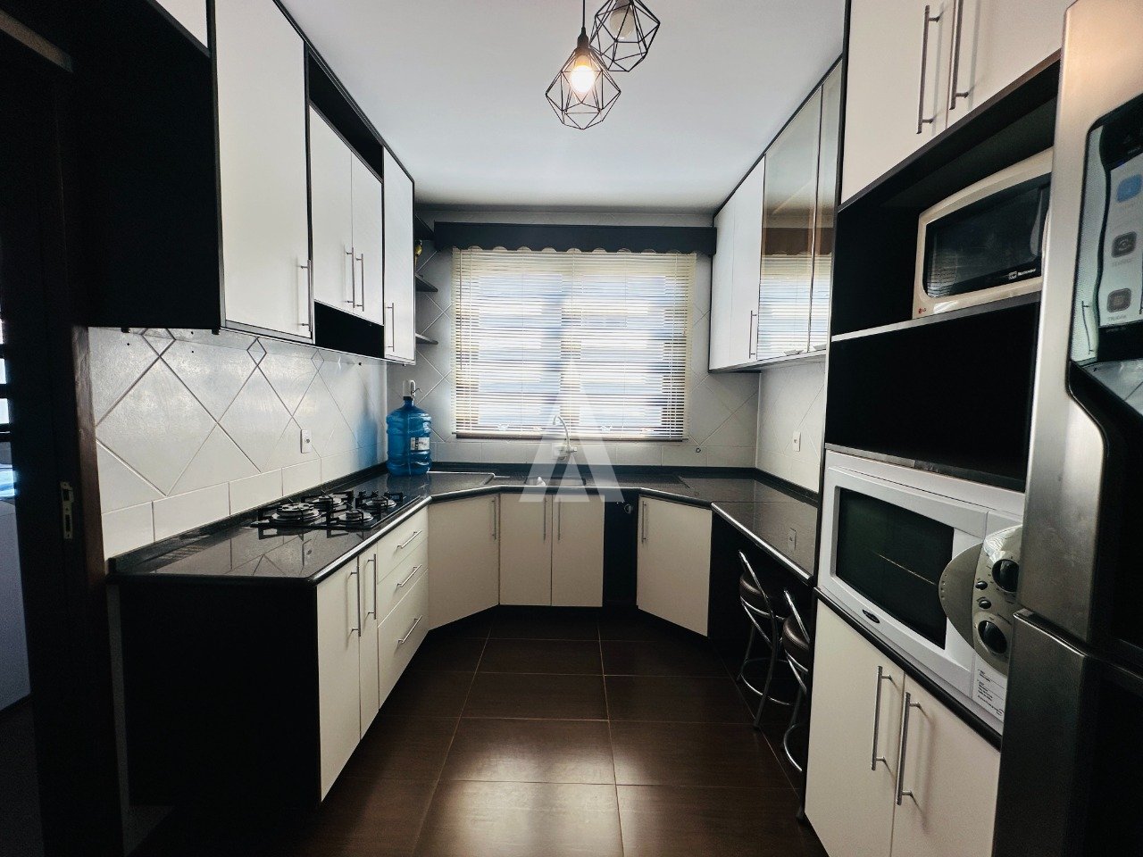 Casa plana com 1 suíte e 2 quartos à venda no bairro Glória em Joinville-SC por R$ 1.298.000,00. — foto 7