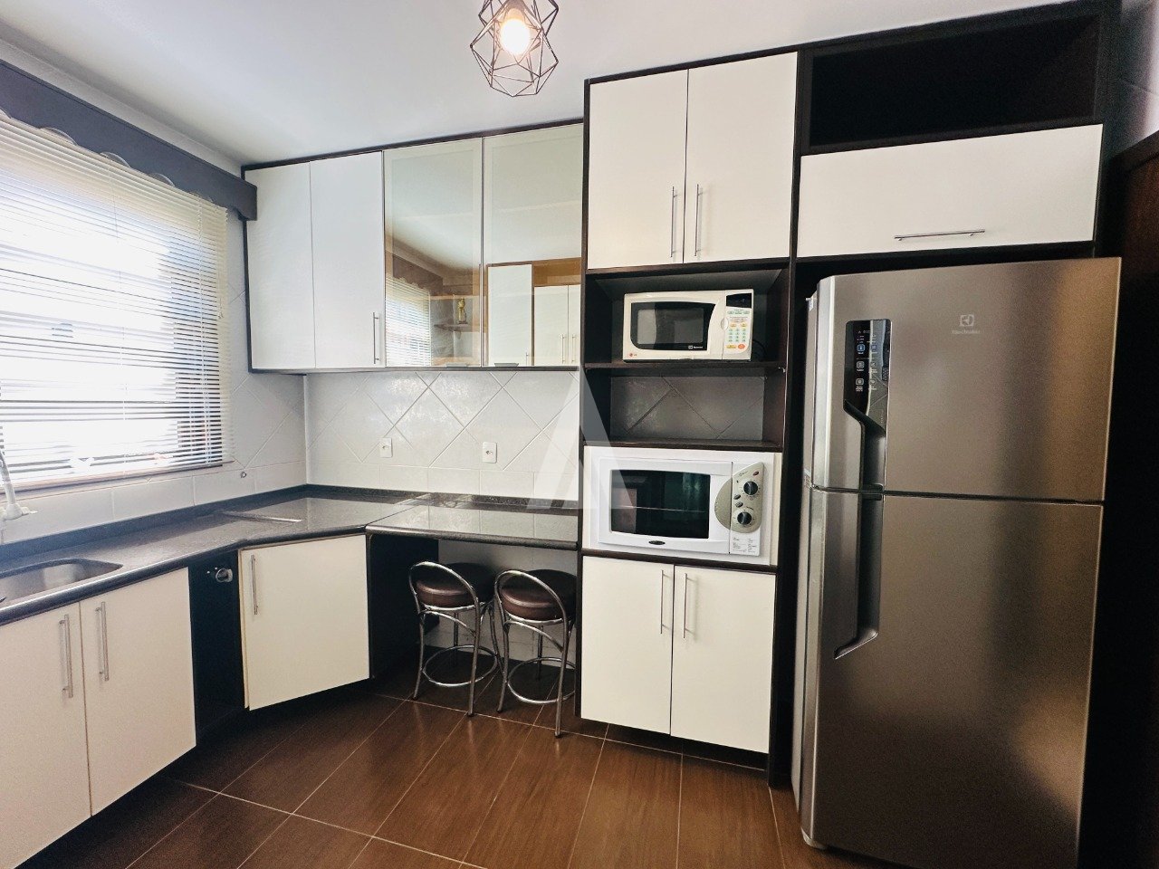 Casa plana com 1 suíte e 2 quartos à venda no bairro Glória em Joinville-SC por R$ 1.298.000,00. — foto 6