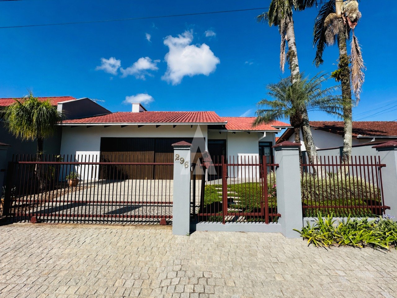Casa plana com 1 suíte e 2 quartos à venda no bairro Glória em Joinville-SC por R$ 1.298.000,00. - foto 1
