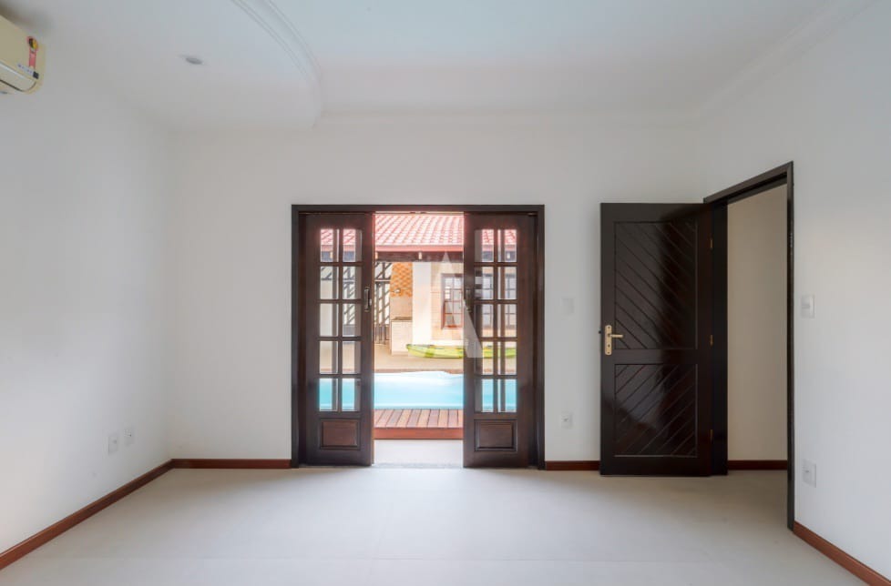 Casa com 1 suíte e 3 quartos à venda no bairro Santo Antônio em Joinville-SC por R$1.800.000,00. — foto 6