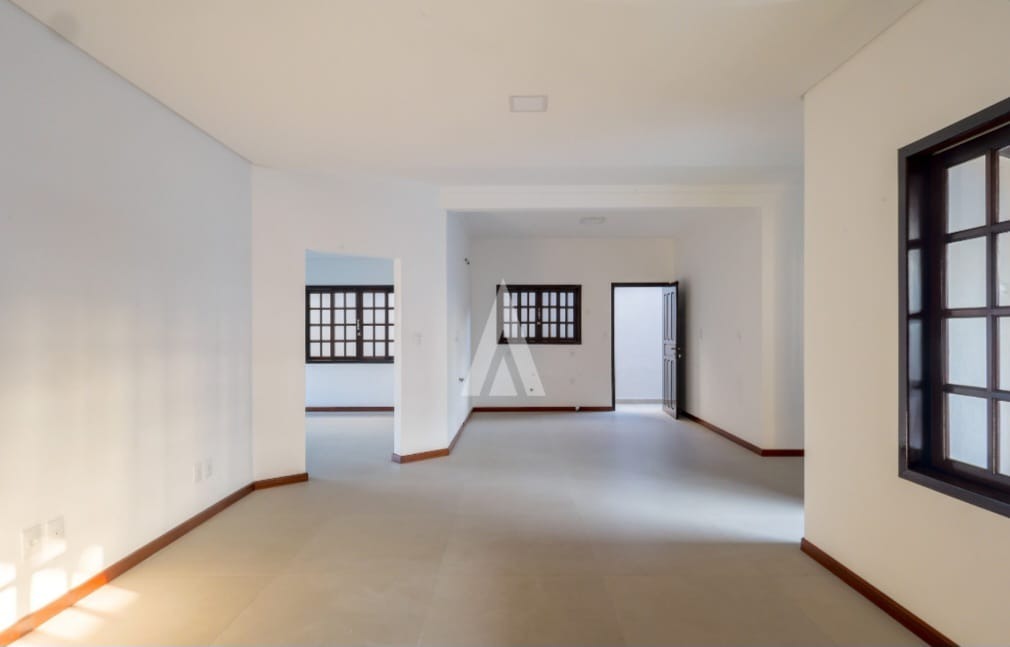 Casa com 1 suíte e 3 quartos à venda no bairro Santo Antônio em Joinville-SC por R$1.800.000,00. — foto 5