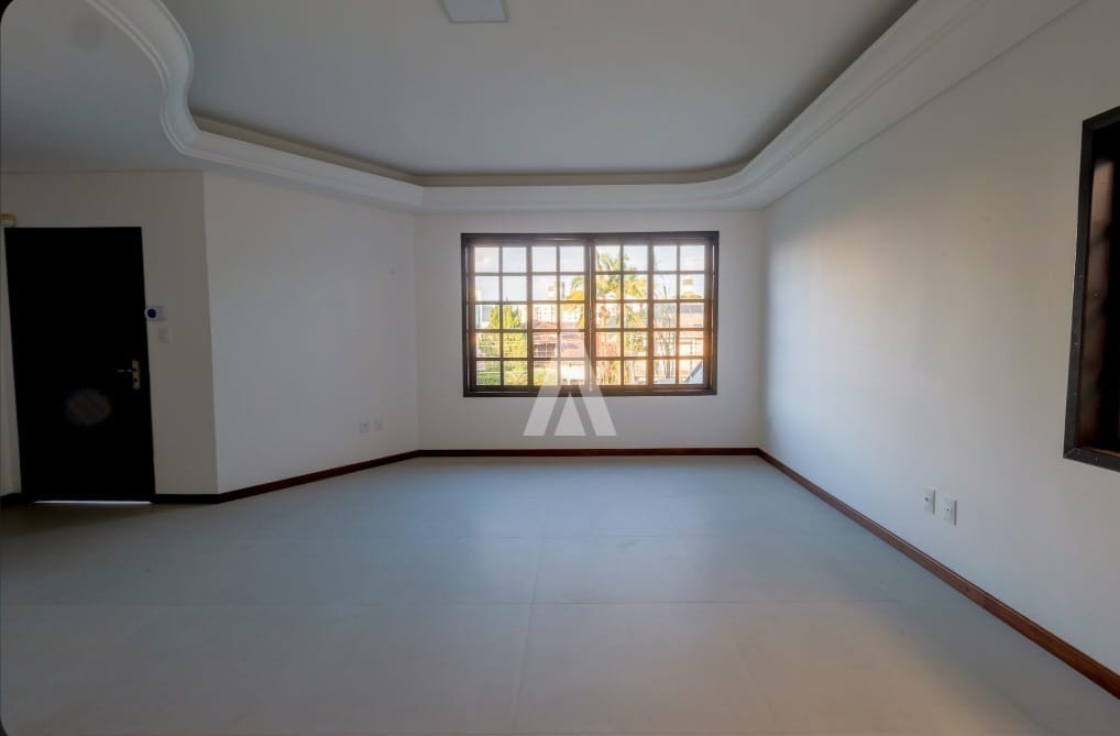 Casa com 1 suíte e 3 quartos à venda no bairro Santo Antônio em Joinville-SC por R$1.800.000,00. — foto 4