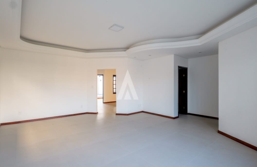 Casa com 1 suíte e 3 quartos à venda no bairro Santo Antônio em Joinville-SC por R$1.800.000,00. — foto 2