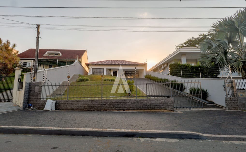 Casa com 1 suíte e 3 quartos à venda no bairro Santo Antônio em Joinville-SC por R$1.800.000,00. - foto 1
