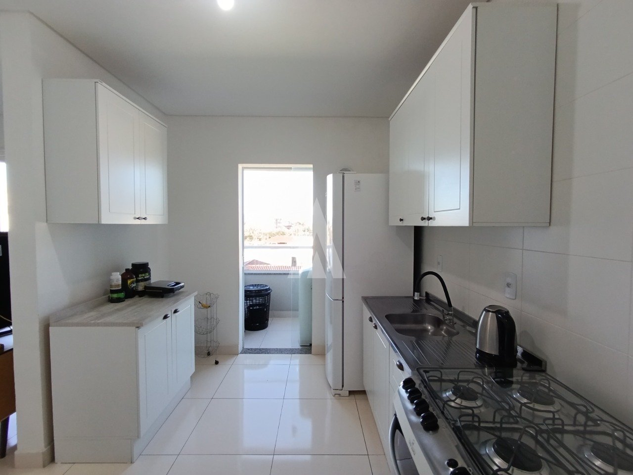 Apartamento com 1 suíte mais 1 quarto à venda no bairro Iririú, em Joinville - SC, por R$ 385.000,00. — foto 3