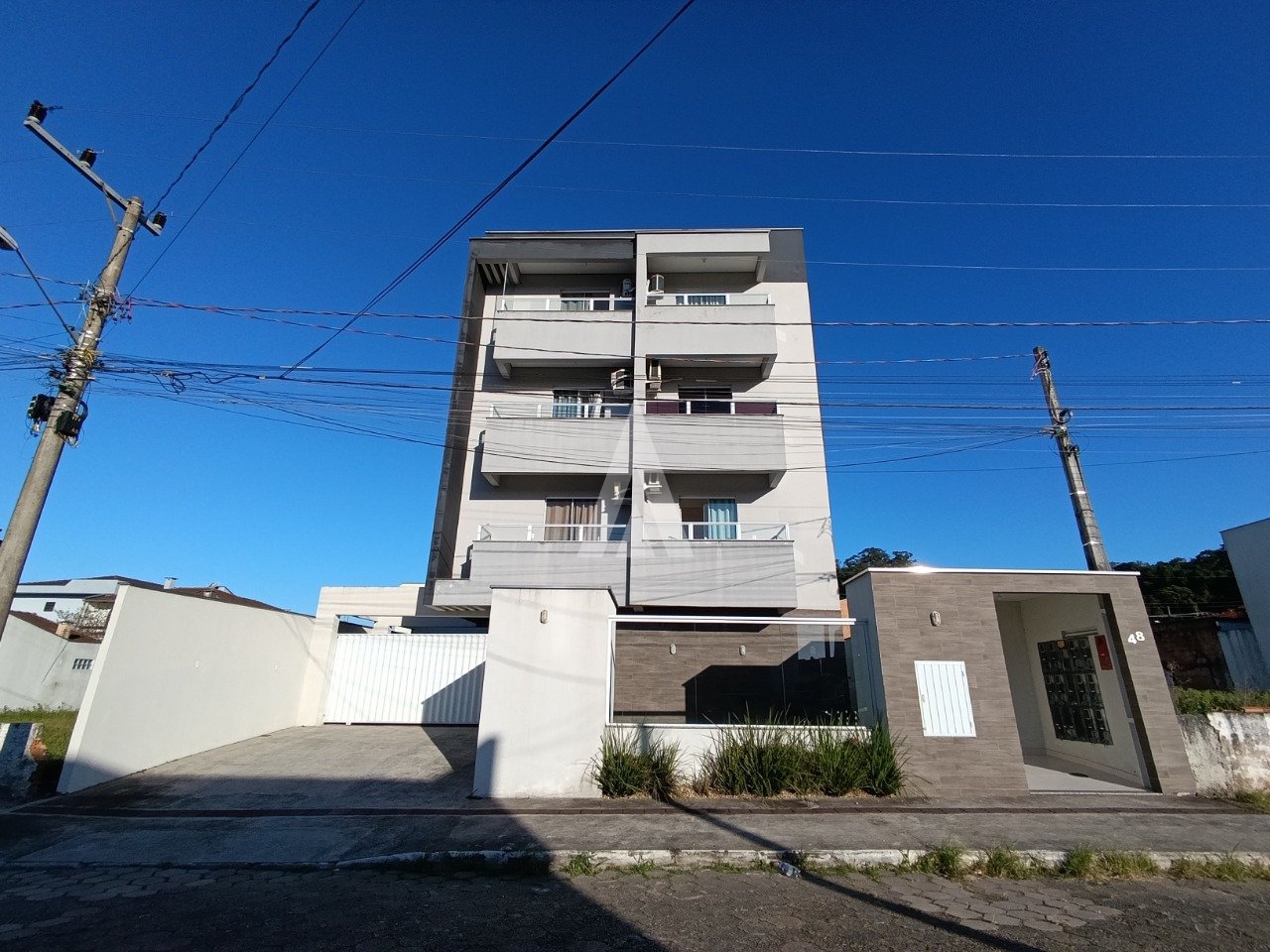 Apartamento com 1 suíte mais 1 quarto à venda no bairro Iririú, em Joinville - SC, por R$ 385.000,00. - foto 1