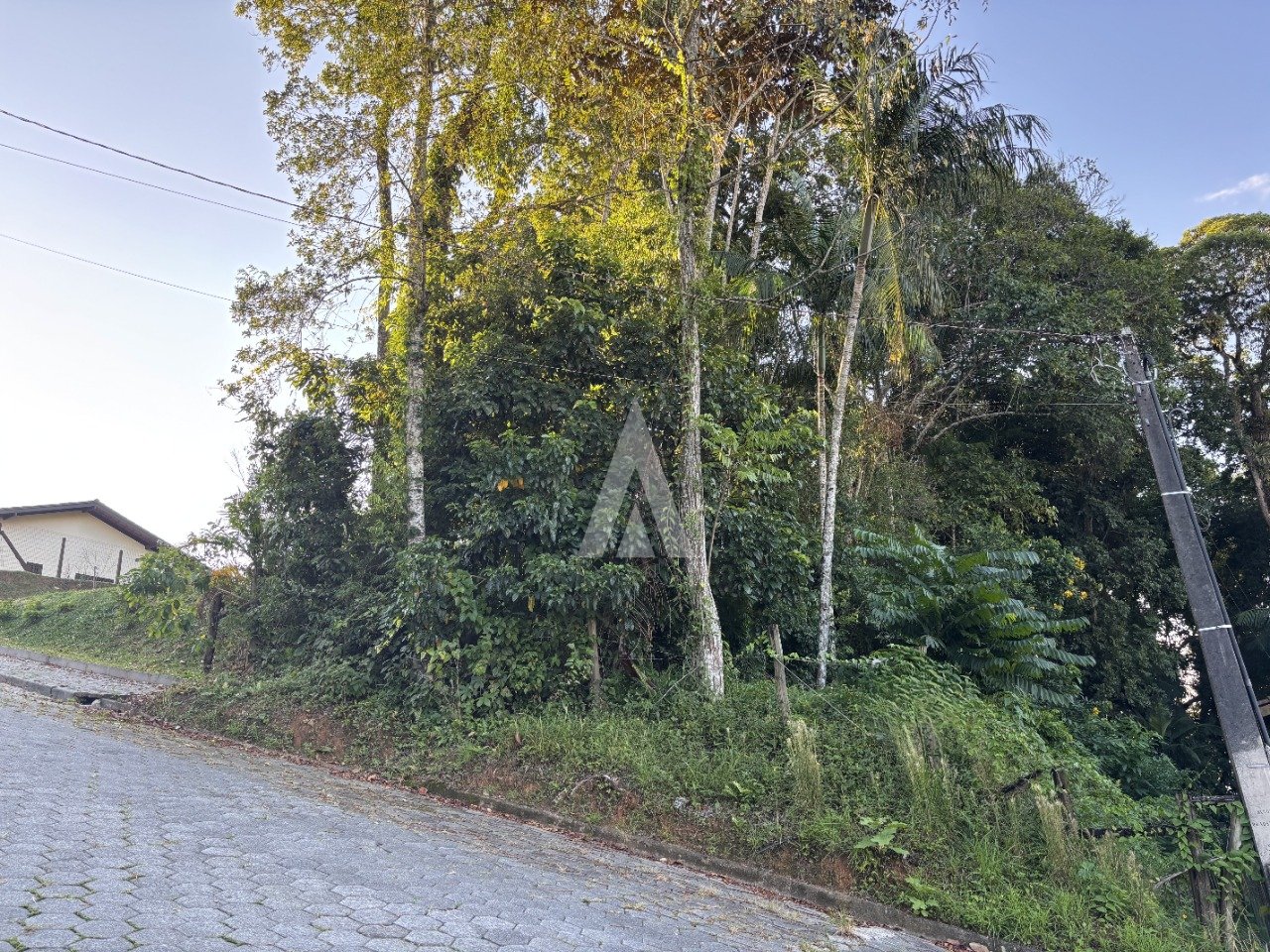Terreno com 371m à venda no bairro Floresta em Joinville-SC por R$333.000,00. - foto 1