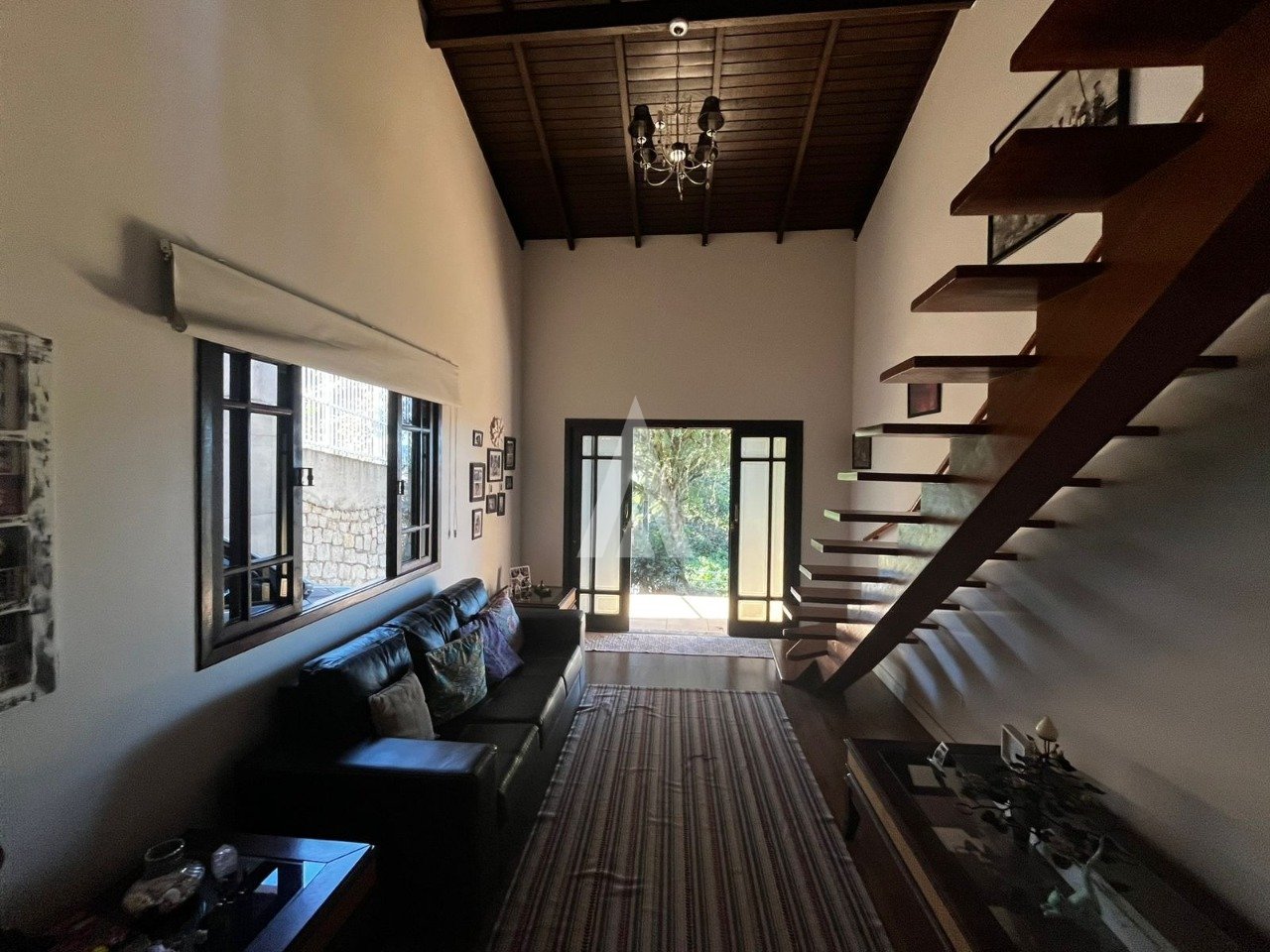 Casa com 1 suíte e 2 quartos à venda no bairro Iririú em Joinville-SC por R$750.000,00. — foto 2